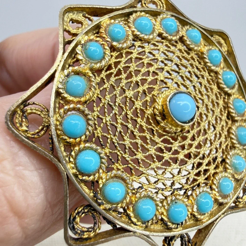 N/A intricate gold